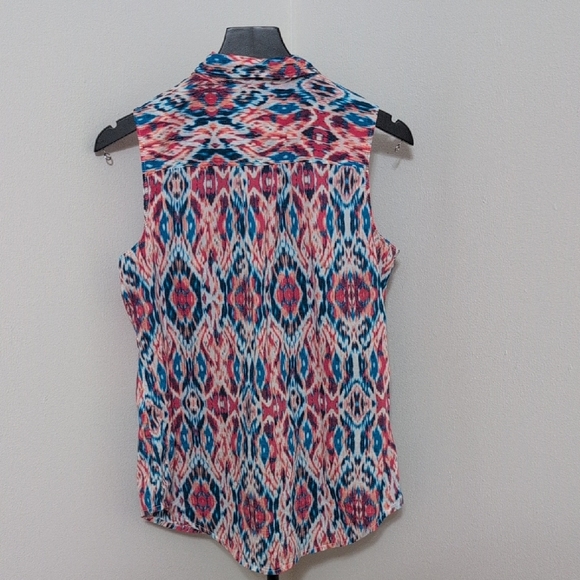 St. John's Bay Red Blue Geometric Sleeveless Top Blouse Size M Summer Chic - Picture 5 of 9